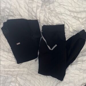 FIG BLACK SCRUB SET- Small Catarina Top and Zamora Joggers